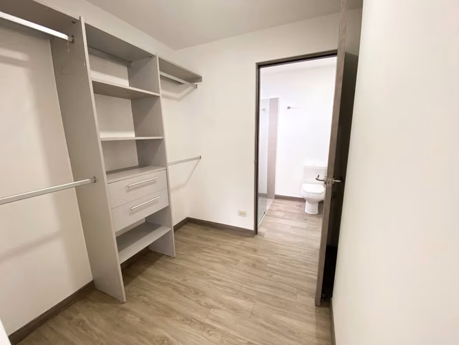 Apartamento en Alquiler Escazú | 2 Habitaciones | 2 Parqueos | Línea Blanca