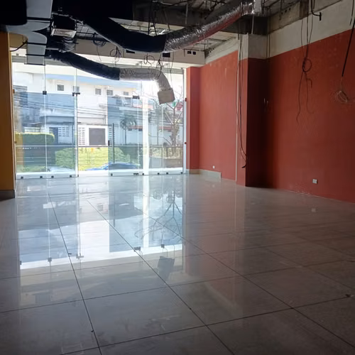 Local comercial, 80 m2, Curridabat, excelente ubicación. Parqueos disponibles.