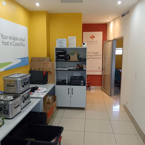 Local comercial, 80 m2, Curridabat, excelente ubicación. Parqueos disponibles.