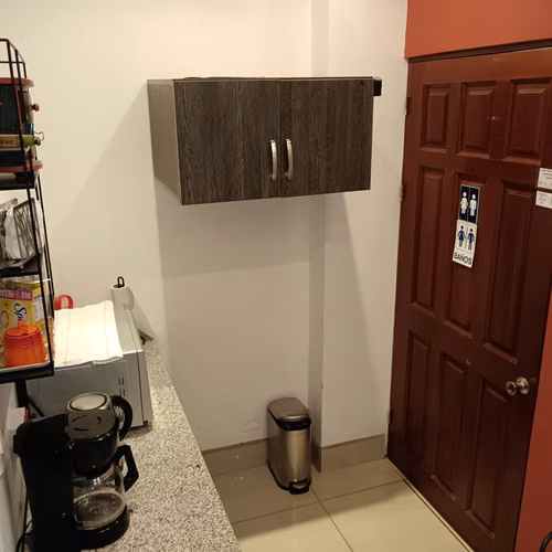 Local comercial, 80 m2, Curridabat, excelente ubicación. Parqueos disponibles.