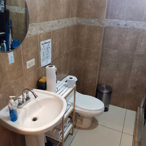 Local comercial, 80 m2, Curridabat, excelente ubicación. Parqueos disponibles.