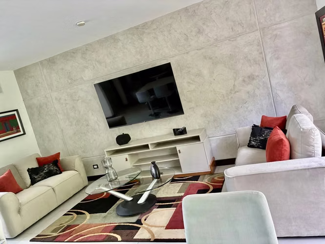 LINDORA SANTA ANA! LUJOSA Y MODERNA CASA AMUEBLADA 2 HAB/2.5BAÑOS