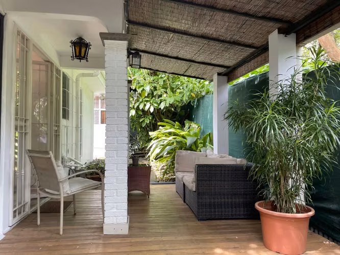 PreciosaEntre jardines!!!!!    Amoblada y equipada2/2/2 $1500
