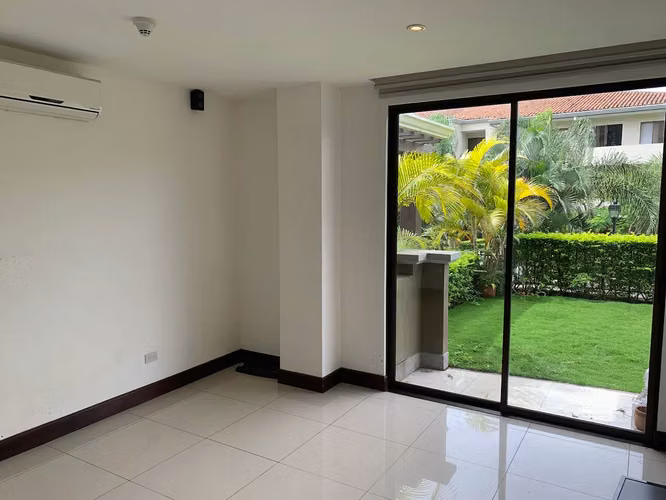 ALQUILER DE APARTAMENTO EN MONTESOL CON LÍNEA BLANCA 2764