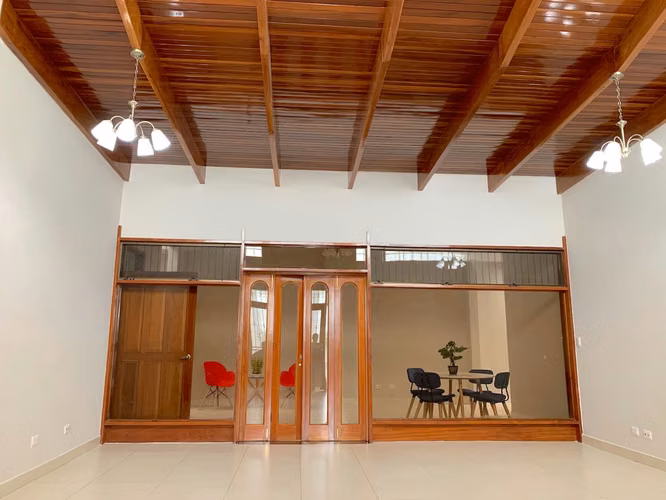 Casa de un nivel en alquiler en San Rafael de Escazú | 3 habitaciones con baño privado
