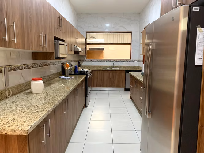 Casa de un nivel en alquiler en San Rafael de Escazú | 3 habitaciones con baño privado
