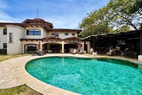 Casa tipo Colonial con Piscina en Condominio en Santo Domingo de Heredia - Imagen 18