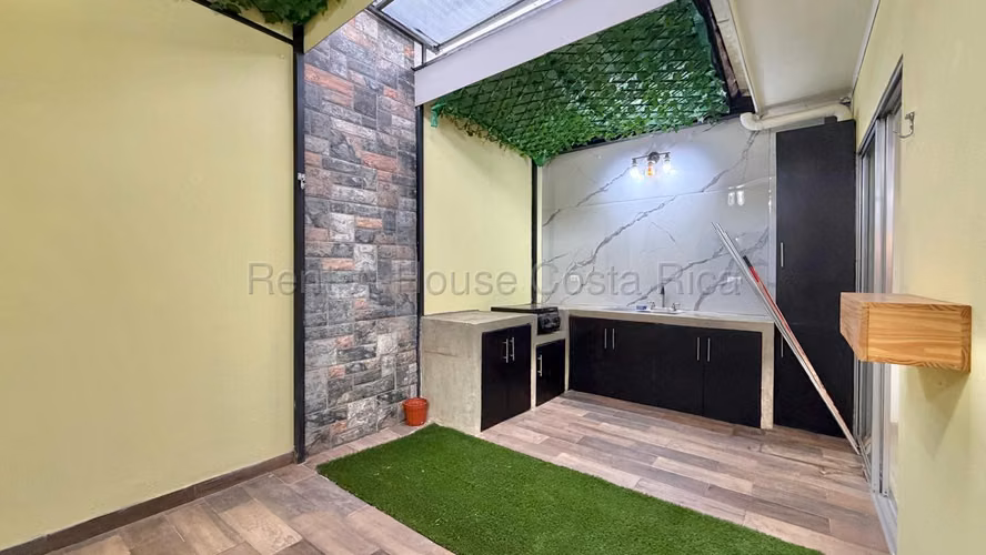Hermosa Casa en Condominio | San Antonio,  Alajuela