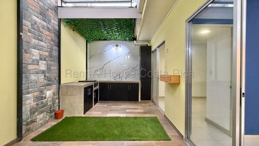 Hermosa Casa en Condominio | San Antonio,  Alajuela