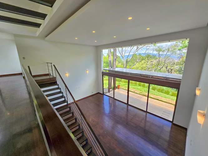 Lujosa Casa Contemporánea en Residencial Montaña del Sol / Santa Ana / 420 m² / Lote 1.577 m² - Imagen 6