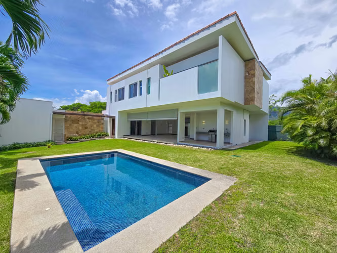 VALLE DEL SOL LINDORA SANTA ANA! CASA CONTEMPORANEA CON PISCINA PRIVADA