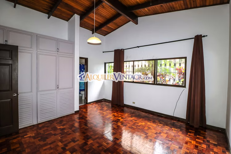 Casa de una planta / uso de suelo comercial / 2.174 m2 lote a solo 300 metros de Multiplaza Escazú - Imagen 11