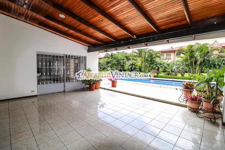Casa de una planta / uso de suelo comercial / 2.174 m2 lote a solo 300 metros de Multiplaza Escazú - Imagen 9