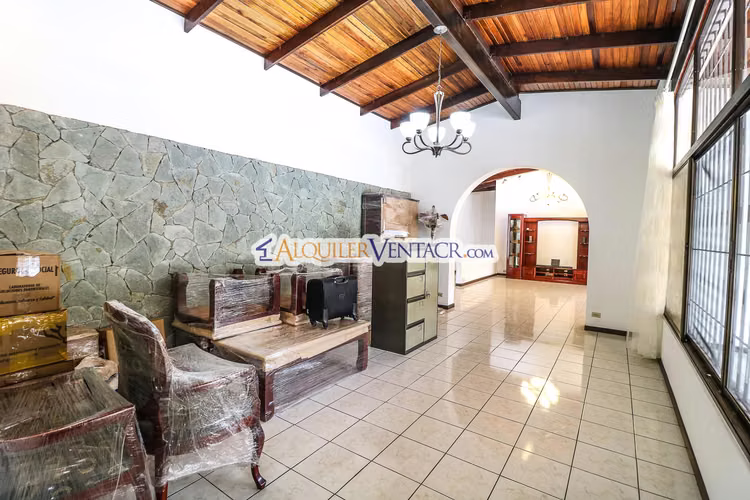 Casa de una planta / uso de suelo comercial / 2.174 m2 lote a solo 300 metros de Multiplaza Escazú - Imagen 10