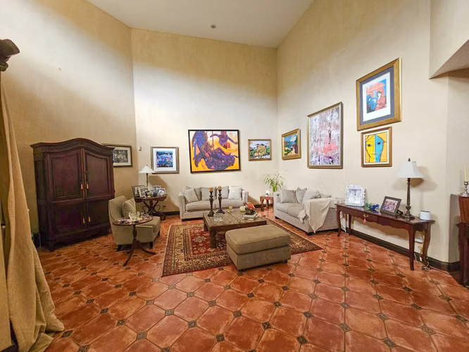 LUJOSA CASA DE 570 M2 CON 2.244 M2 DE LOTE EN SAN ANTONIO ESCAZU - Imagen 18
