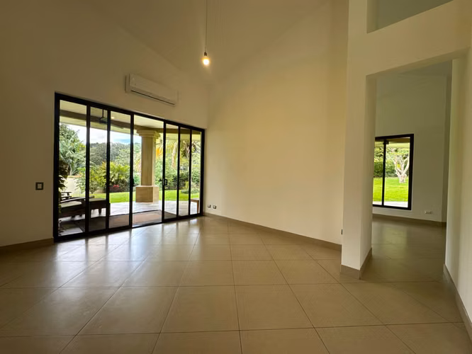 Casa en venta de una sola planta en Santa Ana - Imagen 4