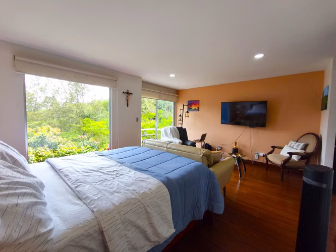 Casa remodelada 2026 con vista al bosque. 4 parqueos. San Jerónimo, Moravia