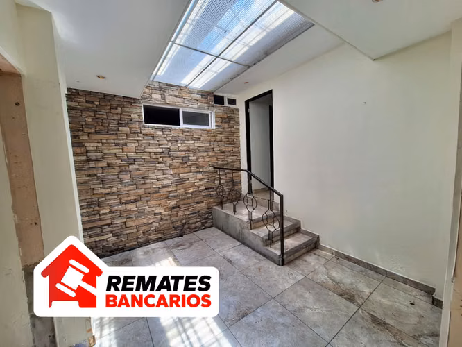Venta de casa para remodelar, uso comercial, La Favorita, Rohrmoser, Remate