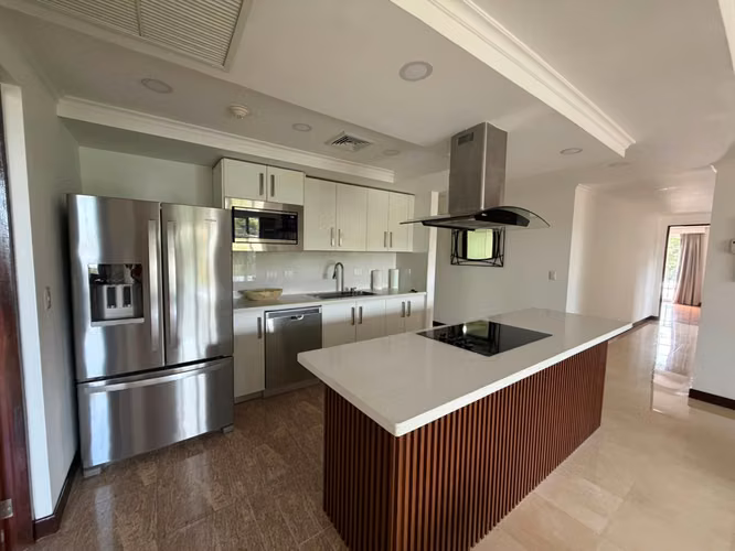 Apartamento de lujo en venta en El Cortijo, Escazú – Amoblado y remodelado