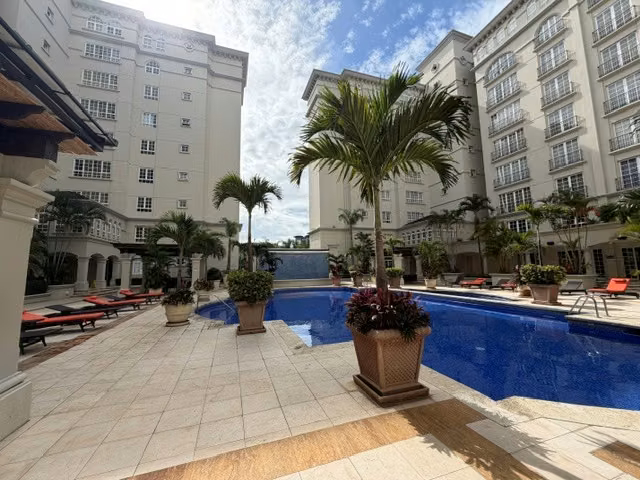 Luxury apartment for sale in El Cortijo, Escazú - Amoblado and remodeled