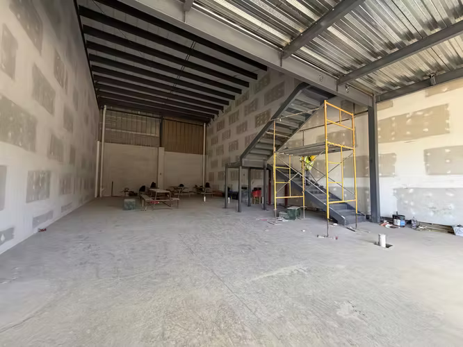 ALQUILER | OFIBODEGA NUEVA | PARQUE EMPRESARIAL SANTAMARÍA KS