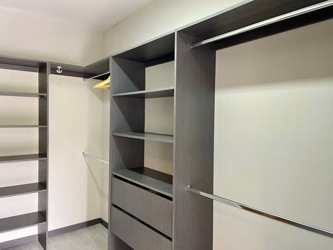 ALQUILER DE APARTAMENTO AMOBLADO Y DECORADO CON EXCELENTE GUSTO EN BRASIL DE SANTA ANA - Imagen 13