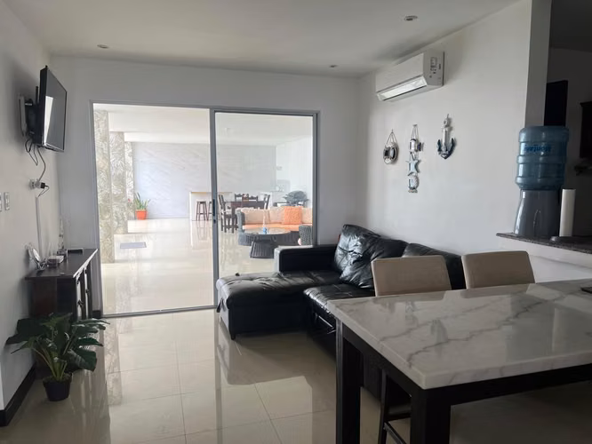 CASA AMOBLADA EN VENTA FRENTE A PLAYA BEJUCO – PARRITA