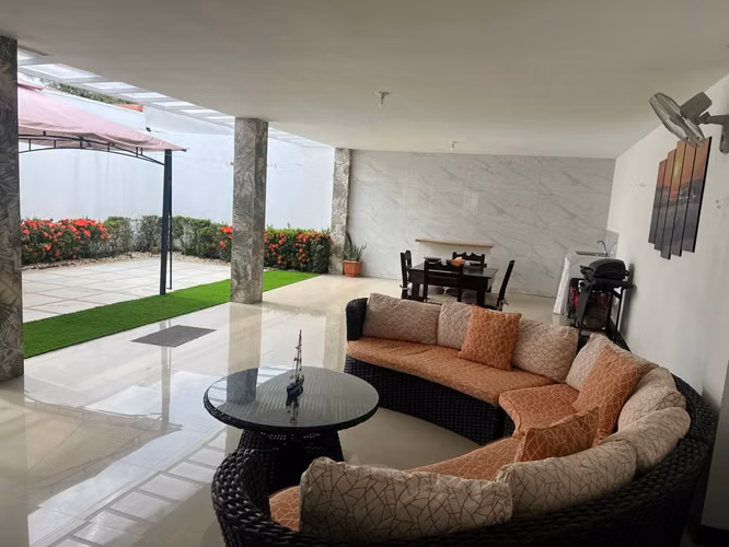 CASA AMOBLADA EN VENTA FRENTE A PLAYA BEJUCO – PARRITA
