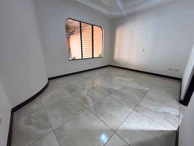 SE VENDE CASA EN RESIDENCIAL ESTANCIA ANTIGUA – TRES RÍOS CENTRO