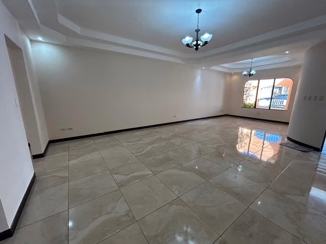 SE VENDE CASA EN RESIDENCIAL ESTANCIA ANTIGUA – TRES RÍOS CENTRO