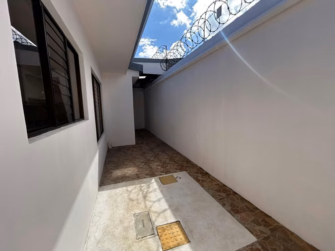 SE VENDE CASA EN RESIDENCIAL ESTANCIA ANTIGUA – TRES RÍOS CENTRO