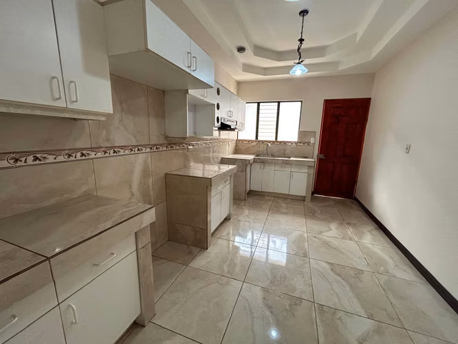 SE VENDE CASA EN RESIDENCIAL ESTANCIA ANTIGUA – TRES RÍOS CENTRO