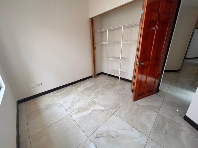 SE VENDE CASA EN RESIDENCIAL ESTANCIA ANTIGUA – TRES RÍOS CENTRO