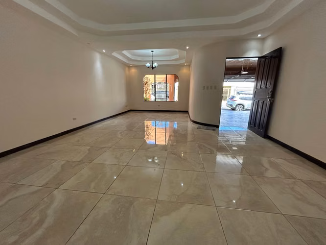 SE VENDE CASA EN RESIDENCIAL ESTANCIA ANTIGUA – TRES RÍOS CENTRO
