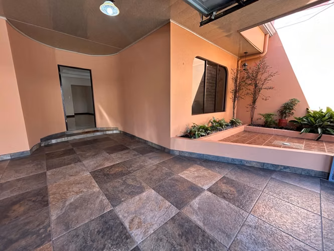SE VENDE CASA EN RESIDENCIAL ESTANCIA ANTIGUA – TRES RÍOS CENTRO