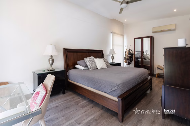 21489 - Casa townhouse de 4 hab, jardín y rooftop en condominio boutique - Imagen 11