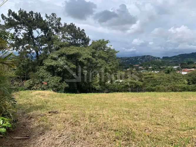 Venta de lote plano con vistas en Santa Ana - Imagen 2