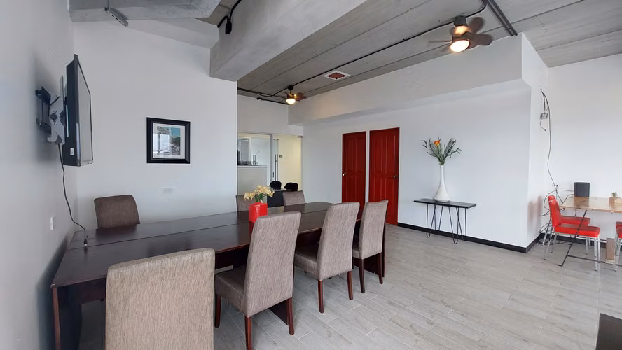 Oficina en Venta en Llorente de Tibás | Ya Alquilada | Generando Ingresos | 2 Parqueos | Edificio Corporativo