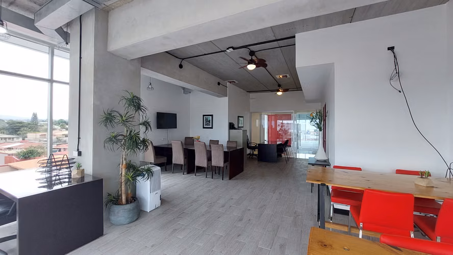Oficina en Venta en Llorente de Tibás | Ya Alquilada | Generando Ingresos | 2 Parqueos | Edificio Corporativo