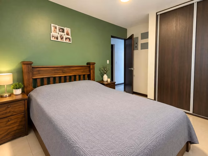 Apartamento en venta en Vistas de la Cruz | 2 parqueos, balcón y vista a piscina.  - Imagen 2