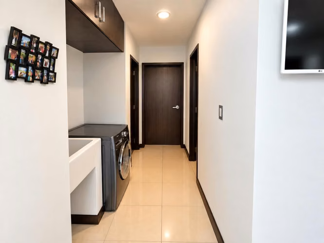 Apartamento en venta en Vistas de la Cruz | 2 parqueos, balcón y vista a piscina.  - Imagen 4