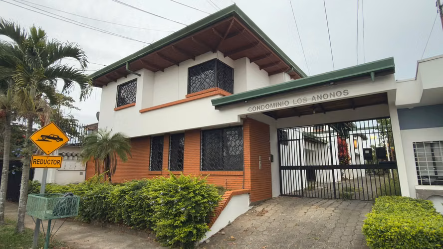 Apartamento dúplex en alquiler en Anonos, Escazú.