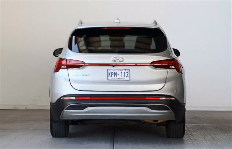 HYUNDAI SANTA FE 2023 AUTOMÁTICA GASOLINA PLATEADO - Imagen 4