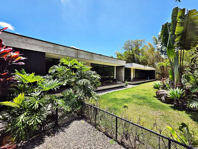 Modern 1-Story House with 3Beds+Maid's Quarters in Escazú | 1,398 m² | Designer