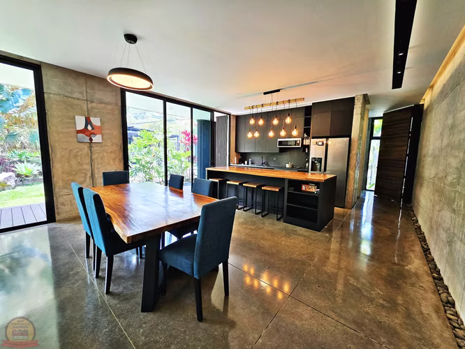 Casa Moderna de 1 Nivel 3habs+Serv en Escazú | 1.398m² | Diseño de Autor
