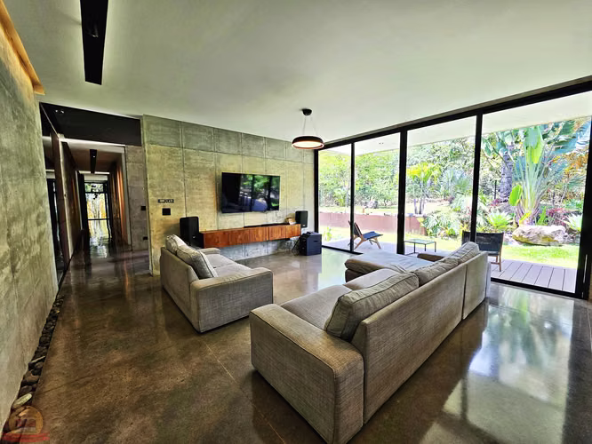 Casa Moderna de 1 Nivel 3habs+Serv en Escazú | 1.398m² | Diseño de Autor