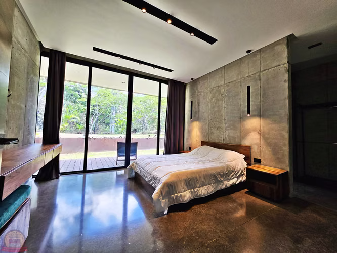 Casa Moderna de 1 Nivel 3habs+Serv en Escazú | 1.398m² | Diseño de Autor