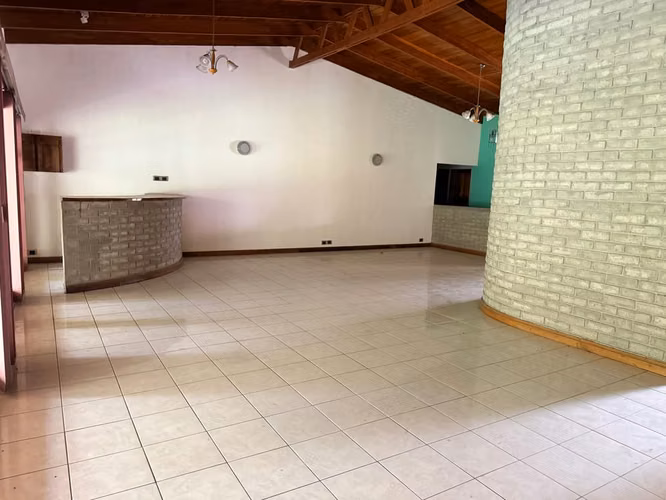 VENDO CASA DE 1 PLANTA EN ESCAZÚ.