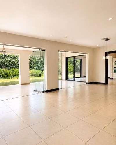 VENDO EXCELENTE CASA EN PIEDADES DE SANTA ANA.