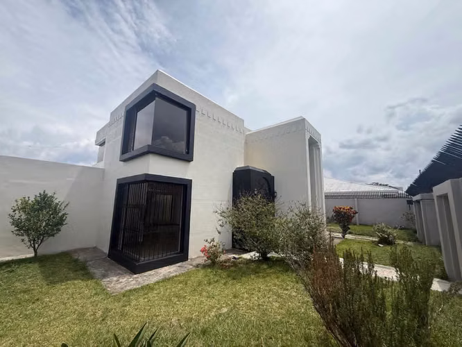 Se Vende Hermosa Casa Recién Remodelada, San Pablo de Heredia.